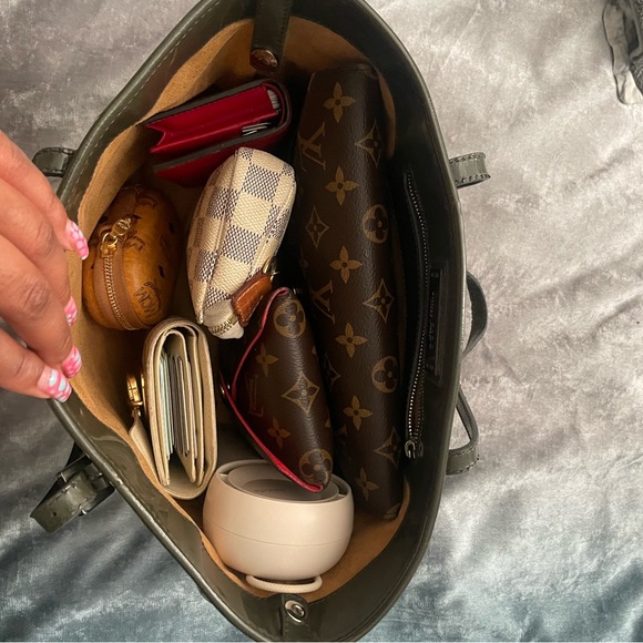 Jimmy Choo Sasha Tote - Picture 11 of 12